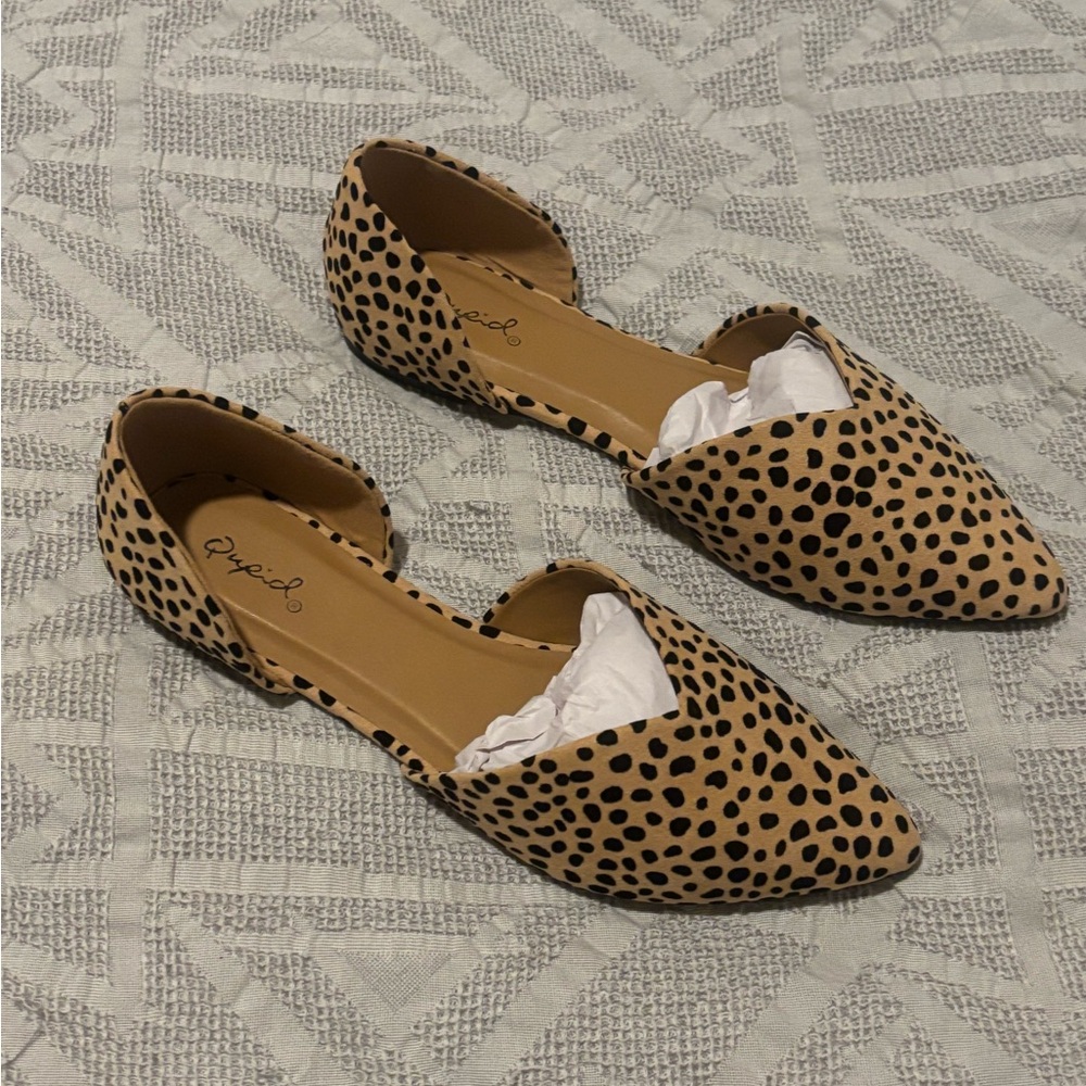 Qupid Zoom 28 Women’s Flat Shoes Size 8.5 Leopard Suede Brand New